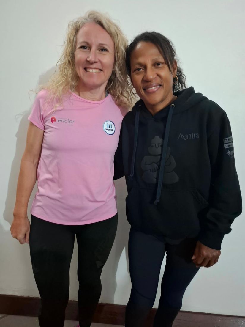 Deux femmes, l’une portant le maillot rose SEP’UP